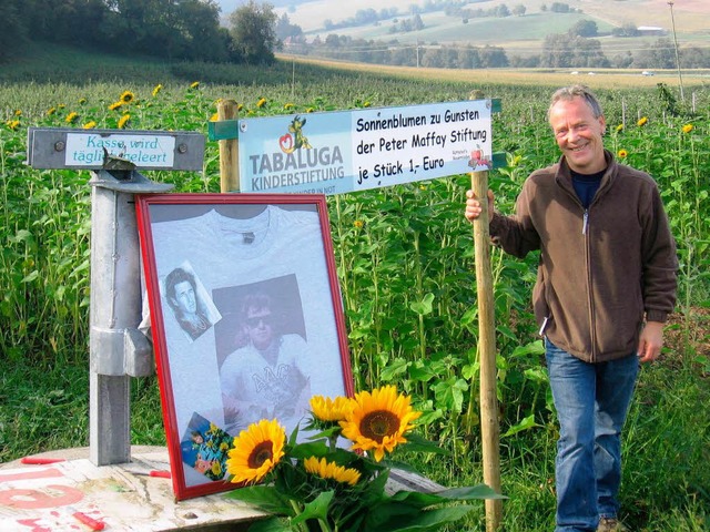 Karlfrieder Fischer im Sonnenblumenfel...8220; (Originaltext  Peter Maffay)  .   | Foto: Markus Maier