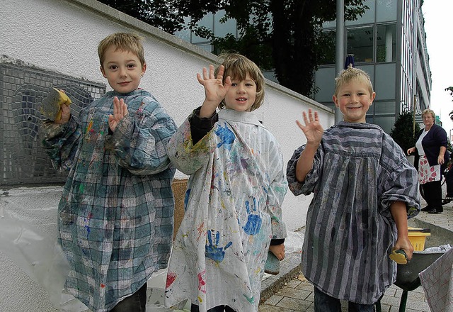 Christopher, Bastian und Daniel bei de... Hintergrund schaut Renate Heller zu.   | Foto: Ralf H. Dorweiler