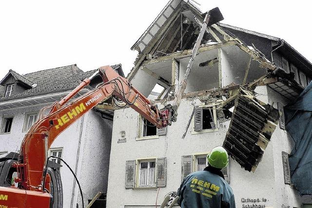 Nun langt der Bagger zu