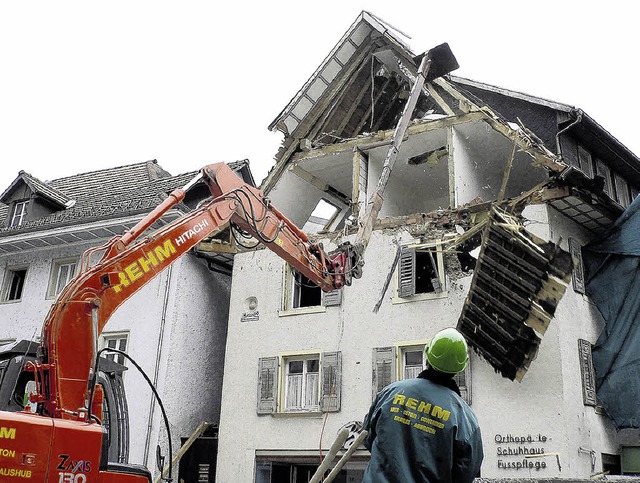 Das Bhler-Haus macht Platz fr einen ...strae in der Waldshuter Innenstadt.    | Foto: Herbst