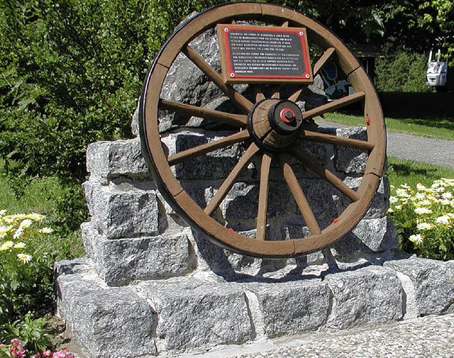 Ein neues Rad ziert den Erinnerungsste...einst englische Pioniere aufstellten.   | Foto: WOLFGANG ADAM