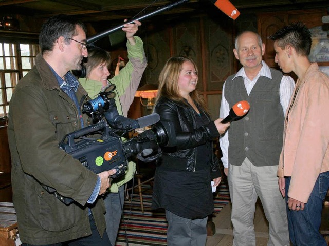 Der Schwarzwaldklinik-Fanclub Ulm kmp...inik&#8220;. Das ZDF drehte am Hsli.   | Foto: Seifried