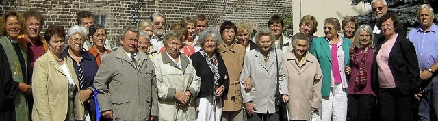 Pfarrerin Anette Metz (links) und weit...inden Glienick, Schnow und Nunsdorf.   | Foto: Privat