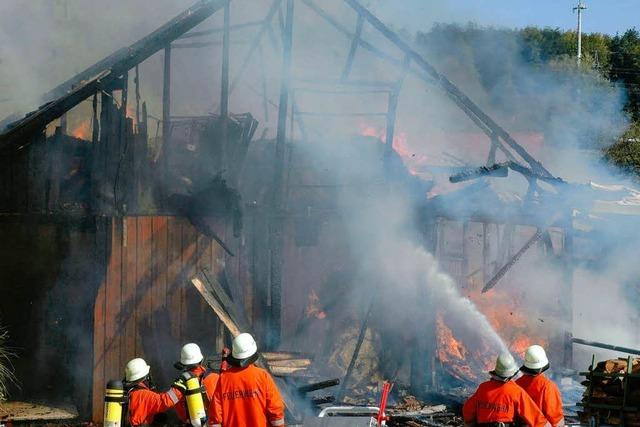 Scheune in Karsau brennt komplett ab