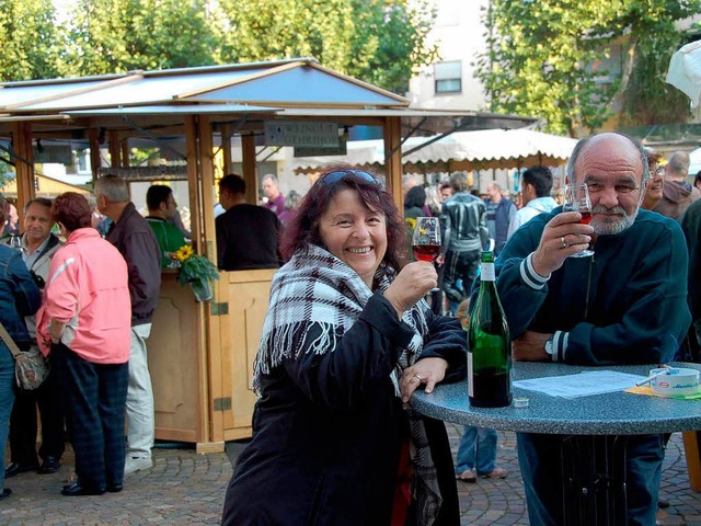 Gute Laune haben die Besucher beim Weinzauber Gundelfingen  | Foto: Andrea Steinhart