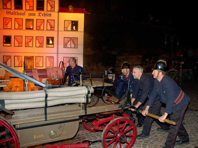 1908: Muskelkraft ist gefragt beim Ls...enshow der Feuerwehr Todtnau zu sehen.  | Foto: Karin Maier