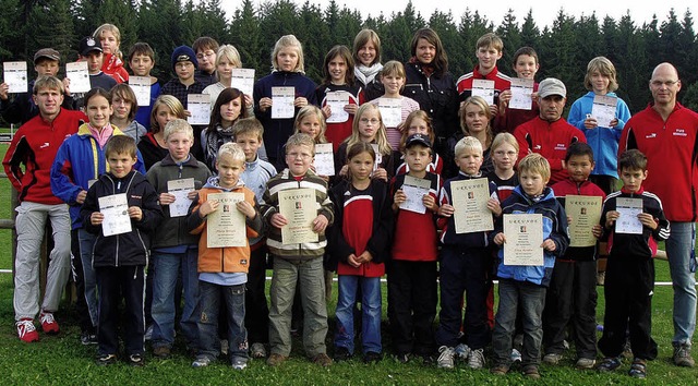 Die Nachwuchstalente der Leichtathleti...mpften sich damit das Sportabzeichen.  | Foto: Martha Weishaar