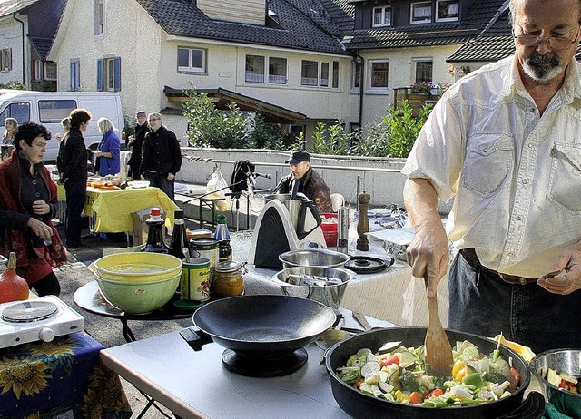 Der vierte Markt-Aktionstag in Grenzac...nterhaltung und  Holger Stahl kochte.   | Foto: Martina Weber-Kroker