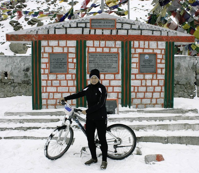 Angelika Darsch am Khardung-La.  | Foto: Copyright  2008 by Hirsch-Websolutions