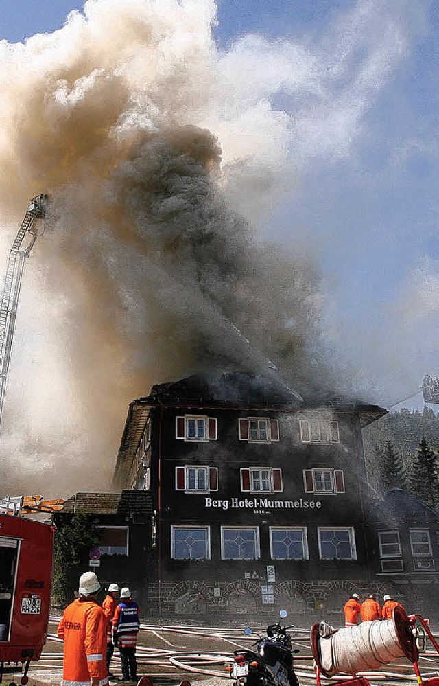 Im Mai 2008 ist das Mummelseehotel durch einen Brand stark beschdigt worden.  | Foto: Archivfoto: dpa