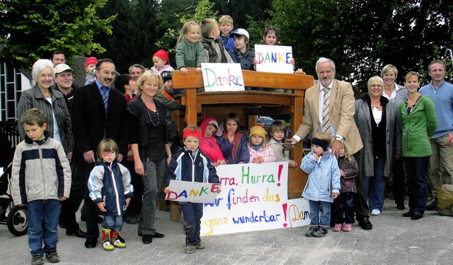 Brgermeister Ernst Schilling hat alle...owie auf dem dortigen Grundschulhofes.  | Foto: Dennis zkan