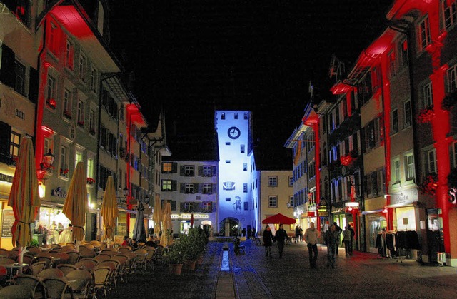 Als  es dunkel  wurde, tauchten rote u...huter Altstadt in bezauberndes Licht.   | Foto: Freudenthal