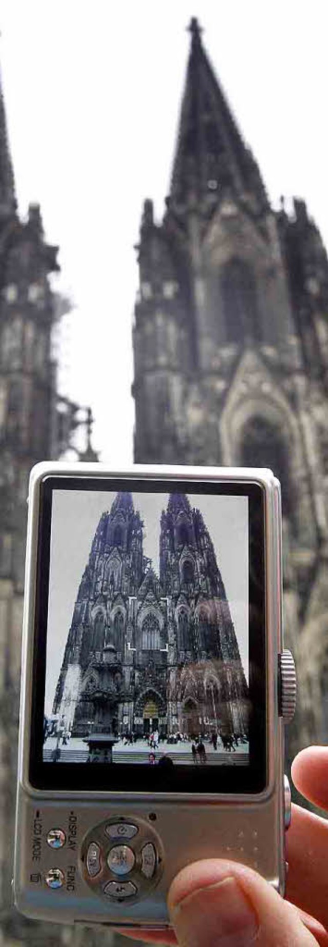 Wird wohl eines der beliebtesten Motiv...Rande der Photokina: der Klner Dom.    | Foto: dpa