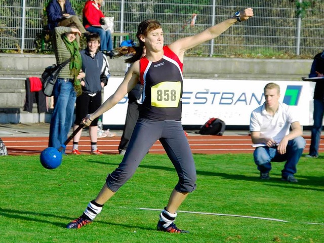 Katja Burchartz vom TV Lenzkirch schle...bei ihrem Titelgewinn auf 39,73 Meter.  | Foto: Burchartz