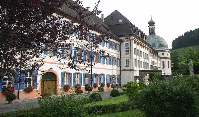 Rund um die Pfarrkirche und im Kloster...der Pfarrgemeinde St. Trudpert statt.   | Foto: Gross