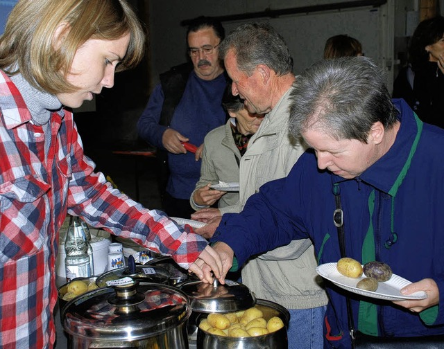 Was wirklich zhlt ist der Geschmack: ...artoffelnachmittag auf dem Gretherhof.  | Foto: Maja Tolsdorf