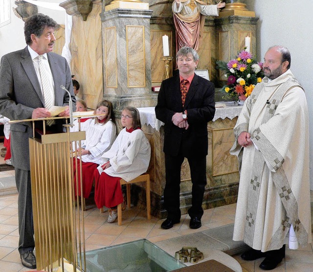 Auch Brgermeister Thomas Fechtig gratulierte zum Jubilum.   | Foto: pab