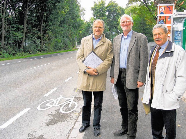 Stadtbaumeister Bunse, Ordnungsamtslei...einem   Schutzstreifen fr Radfahrer    | Foto: Zeller