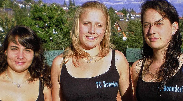 Carmen Weiler, Laura Koliska, Kathrin ...des Tennisclubs Bonndorf den Aufstieg.  | Foto: Martha Weishaar
