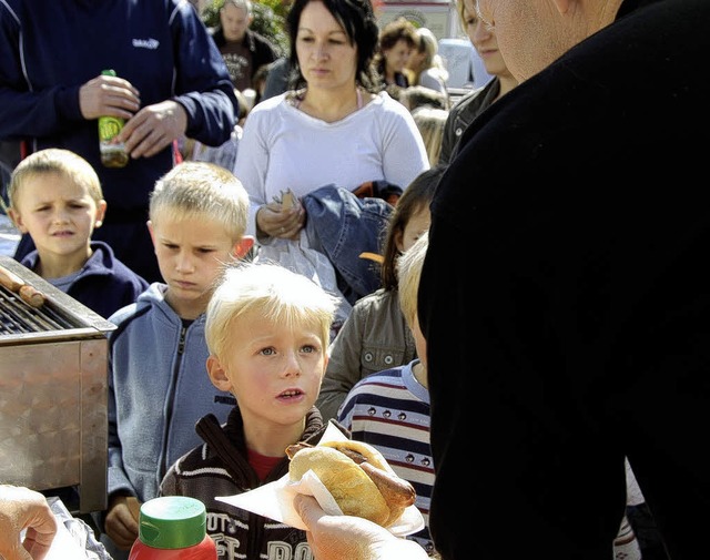 Was soll auf die Wurst? Die Schul-Neulinge  hatten ganz przise Vorstellungen.   | Foto: Sylvia-Karina Jahn