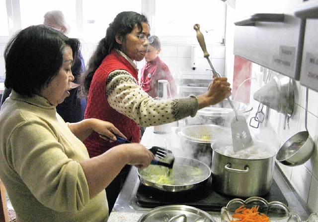 Guten Appetit! Die Frauen aus Indonesi...wiesen sich als exzellente Kchinnen.   | Foto: Sedlak