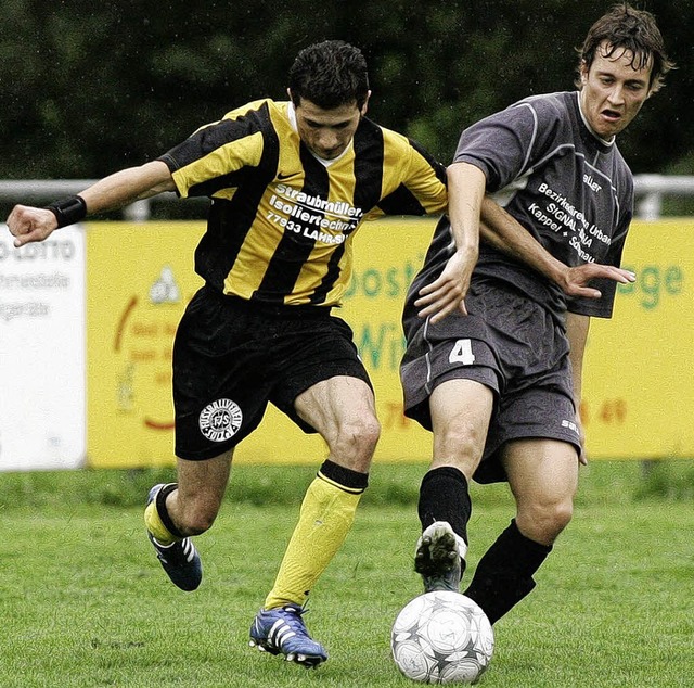 Fussball 2008/2009Kreisliga SV Wittenw...FV Sulz), Spieler re. (SV Wittenweier)  | Foto: Peter Aukthun-Grmer