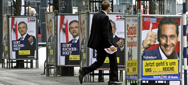 sterreich vor der Wahl: Hinschauen ni...g, man wei schlielich schon Bescheid  | Foto: DPA (2)/AFP