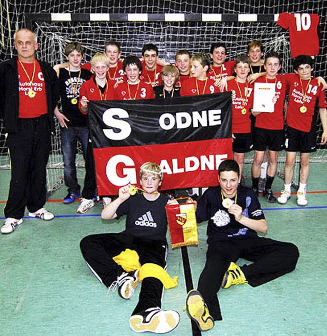 Meisterlich: Die D-Jugend der SG Otten...tenheim feiert den sdbadischen Titel.  | Foto: Verein