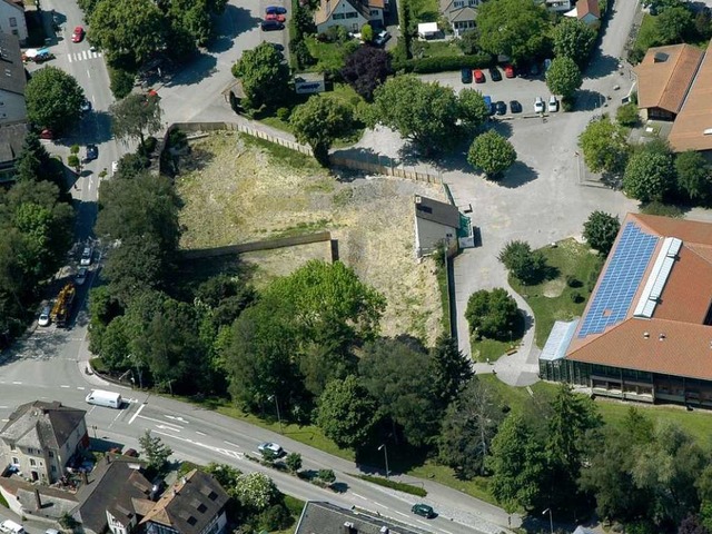 Das Gelnde, auf dem die neue Ortsmitt... Schule und alte Festhalle abgerissen.  | Foto: brigitte sasse