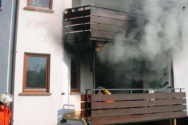 Fernseher fngt Feuer: Wohnung ausgebrannt