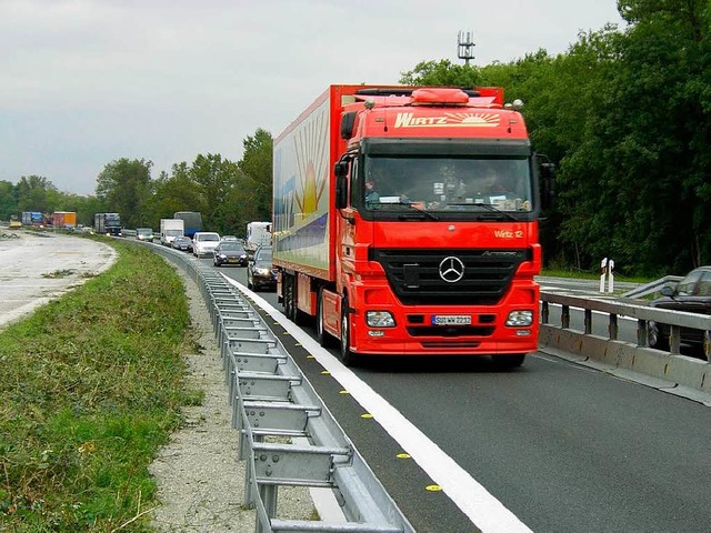 Im Berufsverkehr kann es schon mal zu ...auf der A5 bei  Bellingen bestndig.    | Foto: Bernd Michaelis
