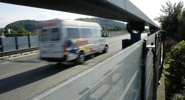 B 317   bei Haagen:  Es ist schon Lrm... sollen  den Verkehrslrm verringern.   | Foto: Arne Bensiek