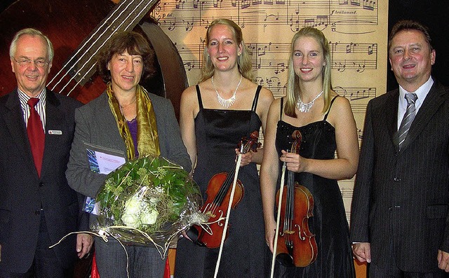 <Bildtext>Jeannette Frei  sowie  Sarah...nd  Laudator Thomas Oertel.</Bildtext>  | Foto: MINK
