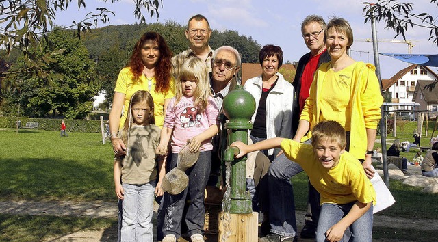 Der neue Brunnen funktioniert, davon konnte man sich beim Apfelfest berzeugen.   | Foto: Heidi Fssel