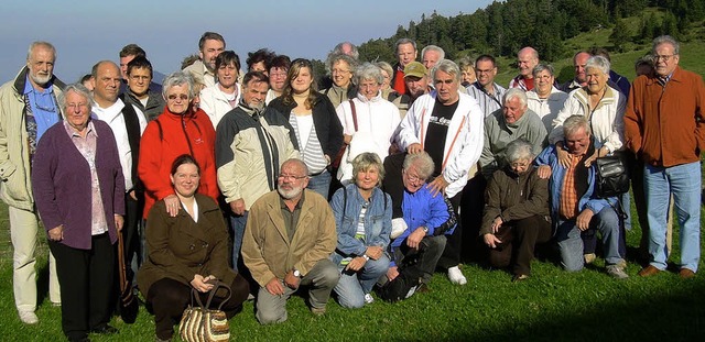 Die Naturfreunde Kollnau  und der Frd...n die Aussicht   auf dem Kahlenwasen.   | Foto: Rita Schmid