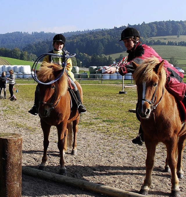 <Bildtext>Beim Lassowerfen war nicht n...ine Portion Glck gefragt. </Bildtext>  | Foto: Daniela Jarusel