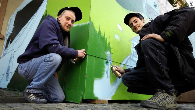 <Bildtext>Robert Jantsch (links) und M...uzaun am Adelhausermuseum. </Bildtext>  | Foto: Thomas Kunz