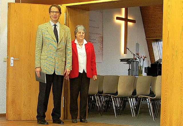 Offene Tren: Pastor Stefan Jung und Kirchenlteste Binninger   | Foto: Kiefer