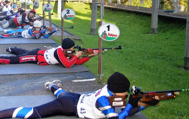 Zielsicher: Die Nachwuchs-Biathleten b...finale in Schnwald eine ruhige Hand.   | Foto: junkel