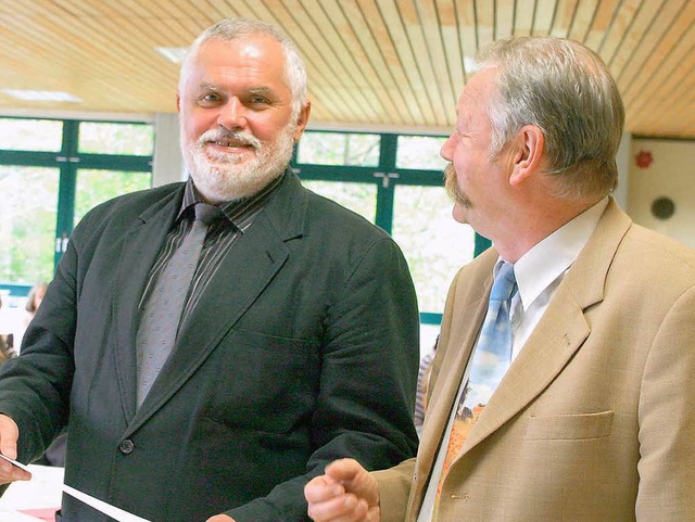 Peter Leufke (links) mit Schulamtsdirektor Joachim Schwab.  | Foto: Heidi Foessel