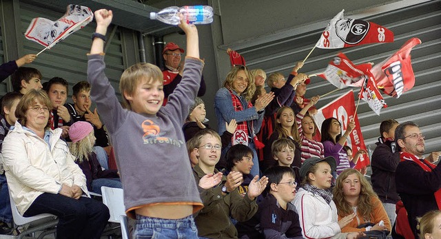 Eine tolle Stimmung herrschte bei den ...n Heimspiel des Sportclubs Freiburg.    | Foto: Klaus-Jrgen Gieel