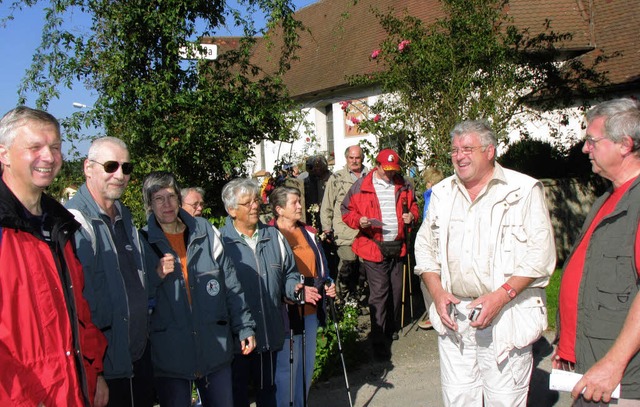 Zwischenstation vor der Johanneskapell...ns Brgermeister  Siegfried Kuster      | Foto: Ulrich Kluge