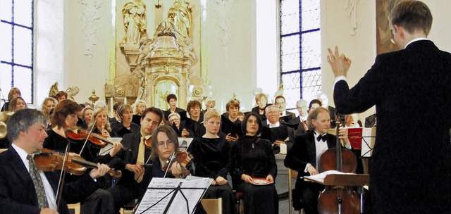 Der Kirchenchor der Pfarrkirche, das B...  Barockmusik in der Liebfrauenkirche.  | Foto: Freudig