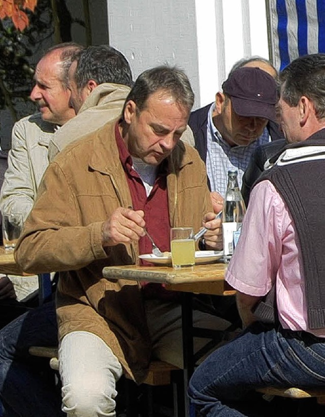 Ging es in der Predigt noch um Brot un...h, gab es spter die Schlachtplatte .   | Foto: manfred Risch