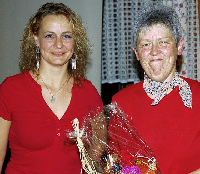 Fr 30 Jahren bei den Utzenfelder Narr...n  Nicole Nopper  Blumen  berreicht.   | Foto: Karin Maier