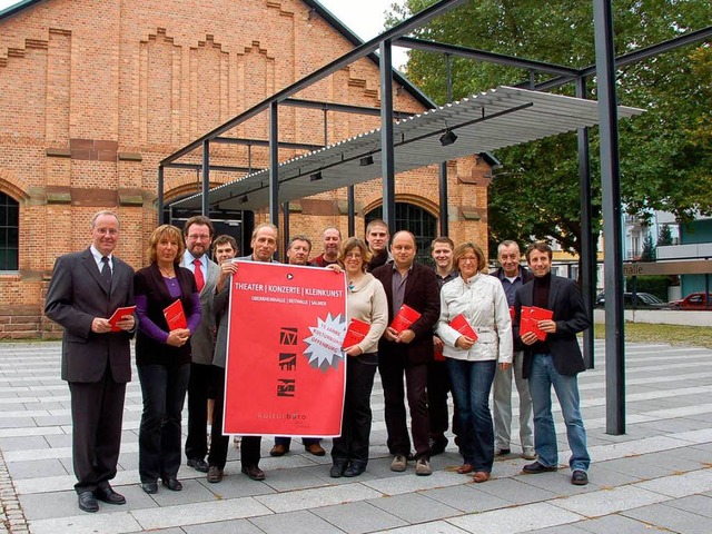 Kulturbrgermeister Christoph Jopen (l... lobt die Mannschaft  des Kulturbros. 