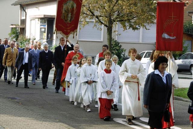 Prozession durchs Dorf zum Patrozinium