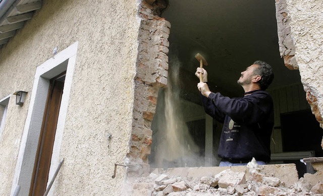 Der Schaffung einer neuen Ortsmitte ge...der Abbruch alter Bausubstanz voraus.   | Foto: Fssel