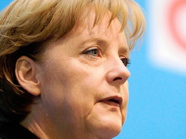 Angela Merkel warnt vor den Folgen, so...tungspaket nicht verabschiedet werden.  | Foto: dpa