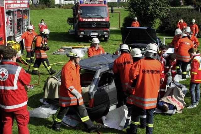 Feuerwehr zerlegte zwei Autos in die Einzelteile